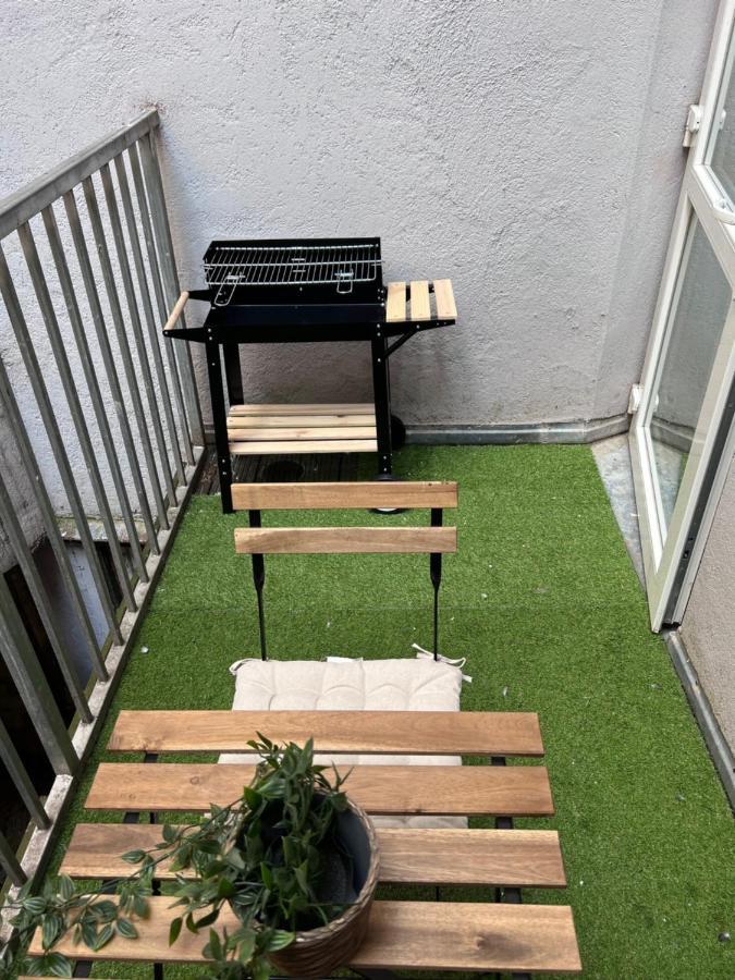 Cozy Market-Square Retreat Located In The Heart Of The 10Th District Wina Bagian luar foto