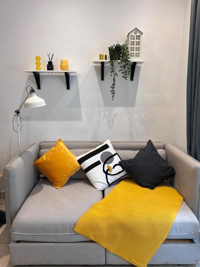 Cozy Market-Square Retreat Located In The Heart Of The 10Th District Wina Bagian luar foto