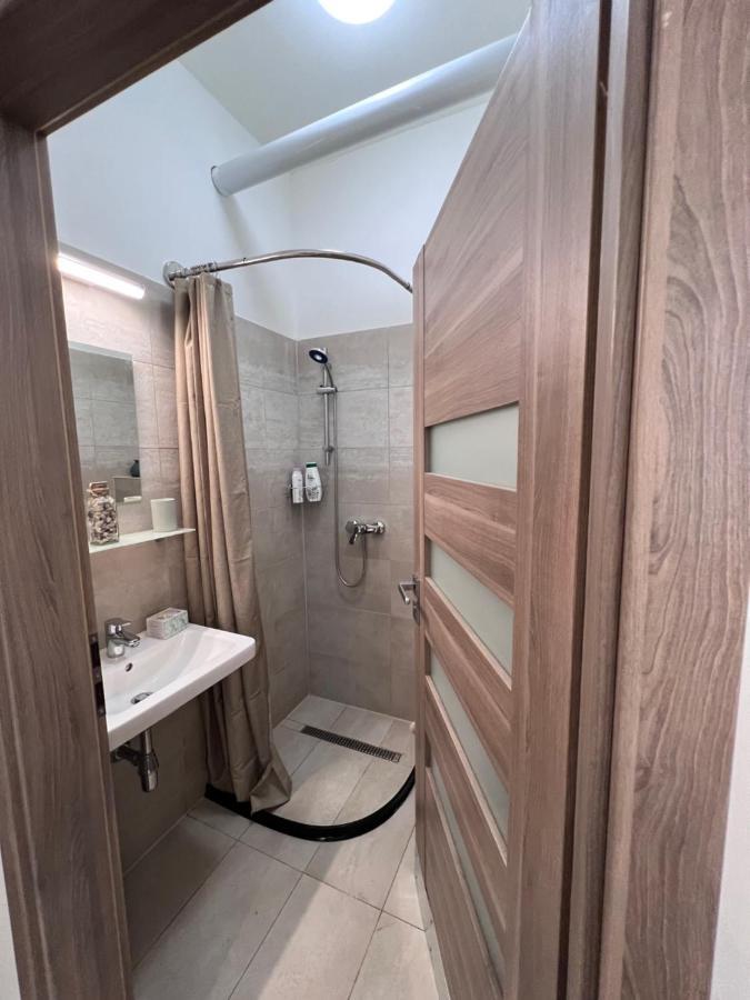 Cozy Market-Square Retreat Located In The Heart Of The 10Th District Wina Bagian luar foto