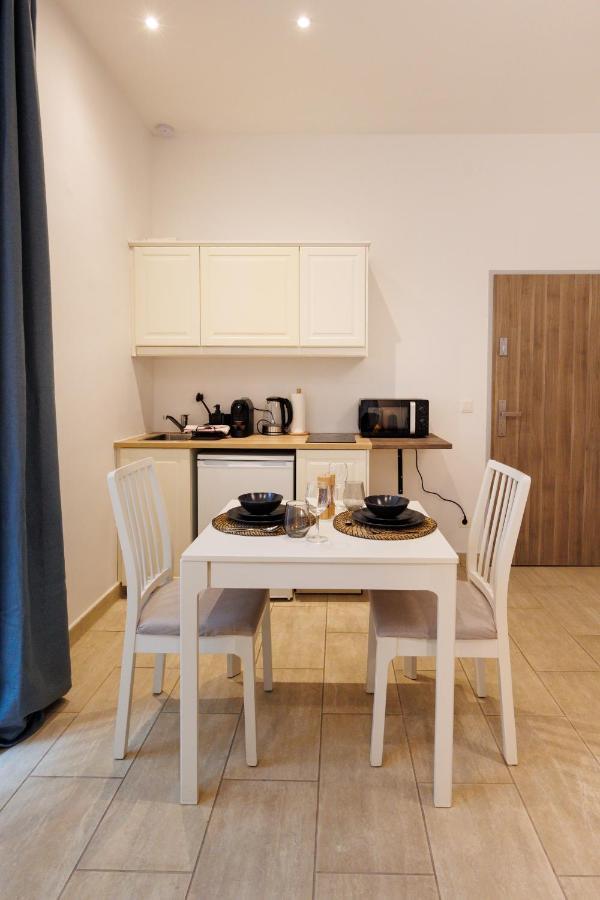 Cozy Market-Square Retreat Located In The Heart Of The 10Th District Wina Bagian luar foto
