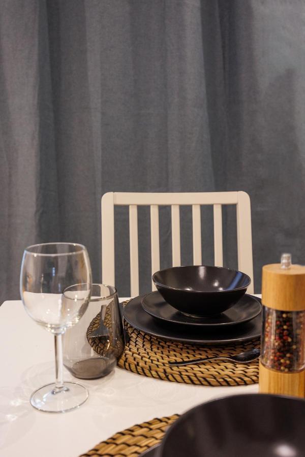 Cozy Market-Square Retreat Located In The Heart Of The 10Th District Wina Bagian luar foto