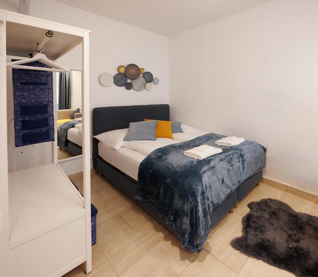 Cozy Market-Square Retreat Located In The Heart Of The 10Th District Wina Bagian luar foto