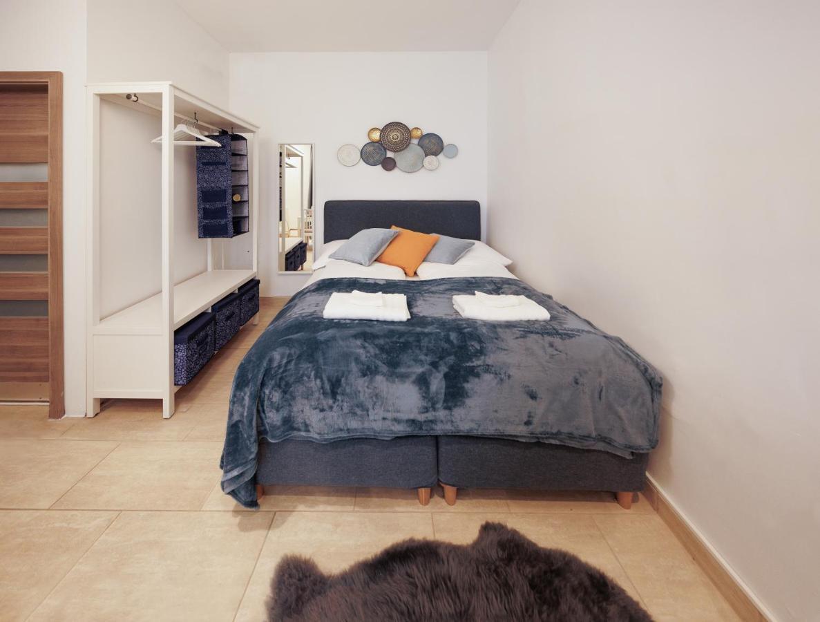 Cozy Market-Square Retreat Located In The Heart Of The 10Th District Wina Bagian luar foto